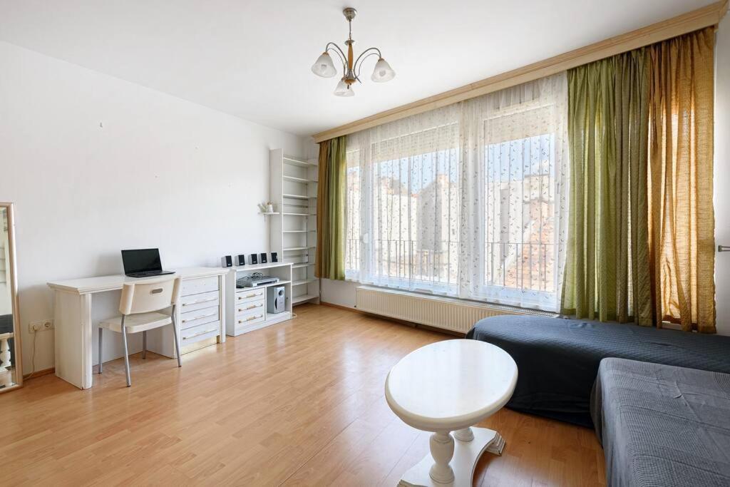 Lovely Apartment In City Centre For 4 Guests Budapest Extérieur photo