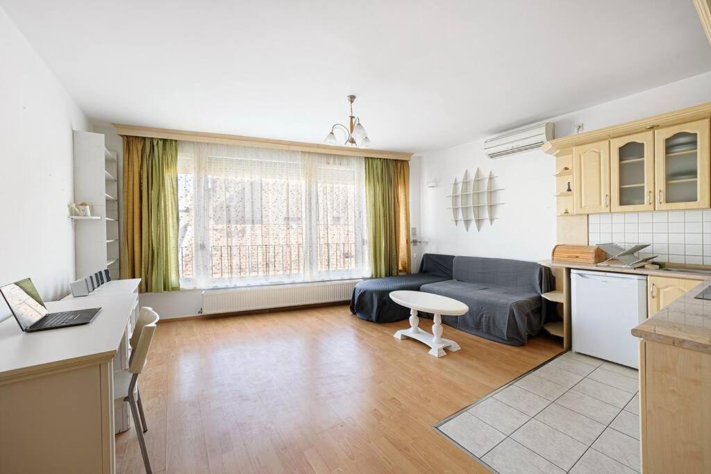 Lovely Apartment In City Centre For 4 Guests Budapest Extérieur photo